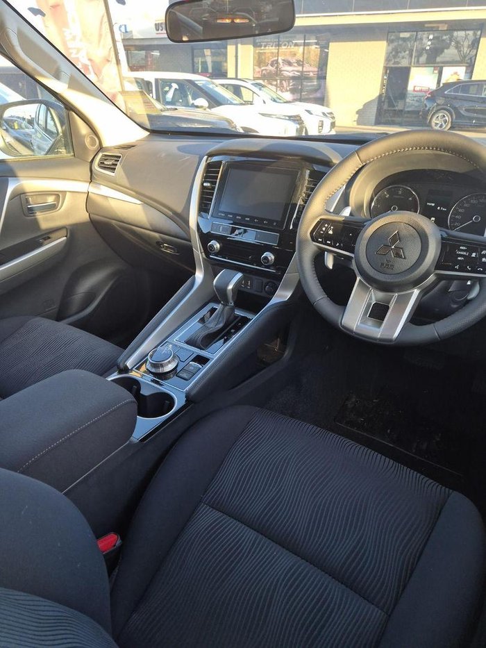2024 Mitsubishi Pajero Sport GLX