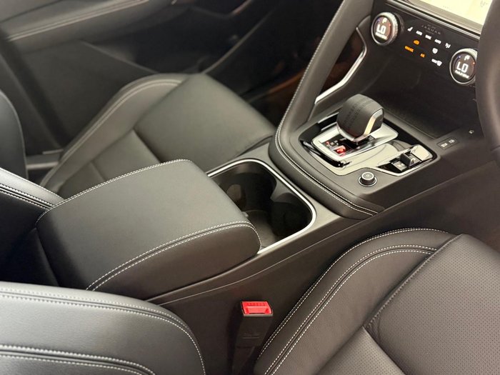 2024 Jaguar E-PACE P250 R-Dynamic SE