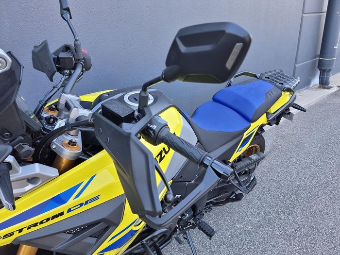 2024 Suzuki V-Strom 1050DE V-Strom Yellow