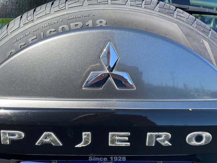 2013 Mitsubishi Pajero VR-X