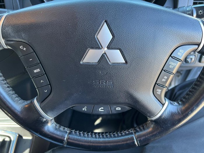 2013 Mitsubishi Pajero VR-X