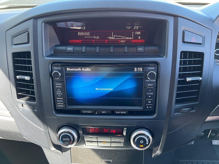 2013 Mitsubishi Pajero VR-X