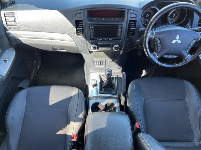 2013 Mitsubishi Pajero VR-X