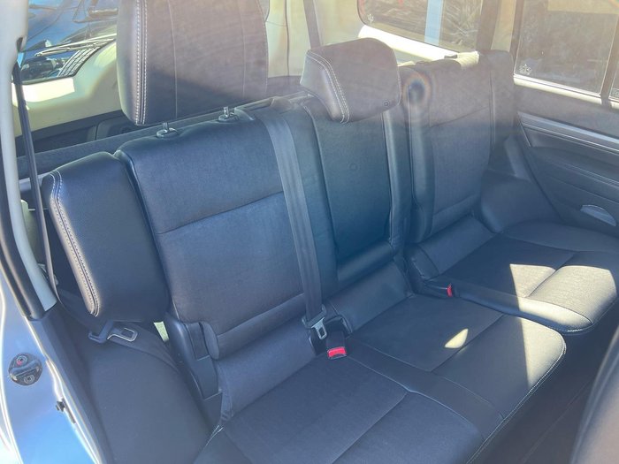 2013 Mitsubishi Pajero VR-X