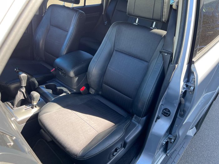 2013 Mitsubishi Pajero VR-X