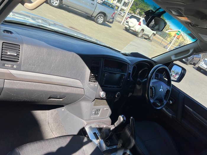 2013 Mitsubishi Pajero VR-X