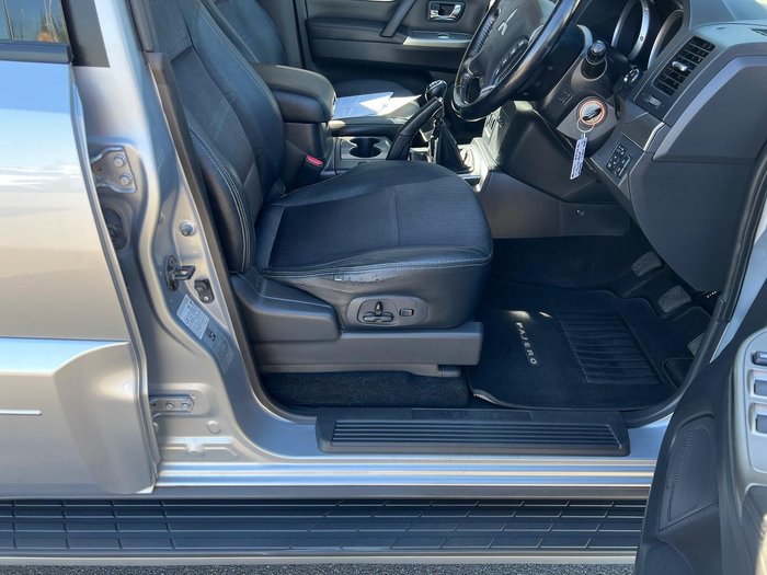 2013 Mitsubishi Pajero VR-X