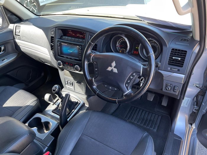 2013 Mitsubishi Pajero VR-X