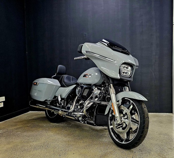 2025 Harley-Davidson Street Glide 117 (FLHX) Touring Grey