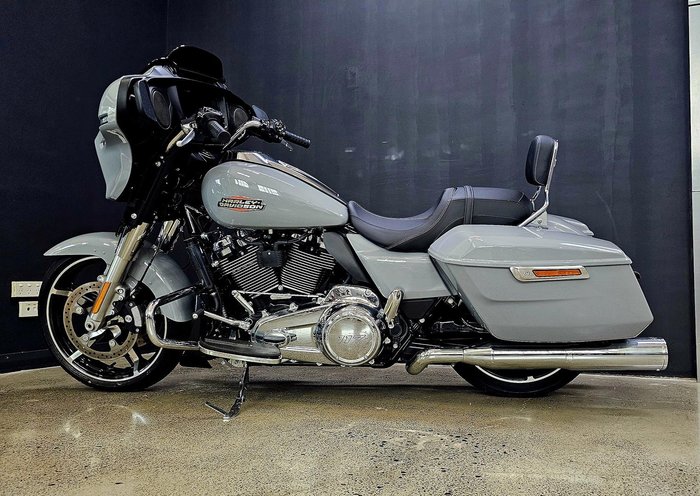 2025 Harley-Davidson Street Glide 117 (FLHX) Touring Grey