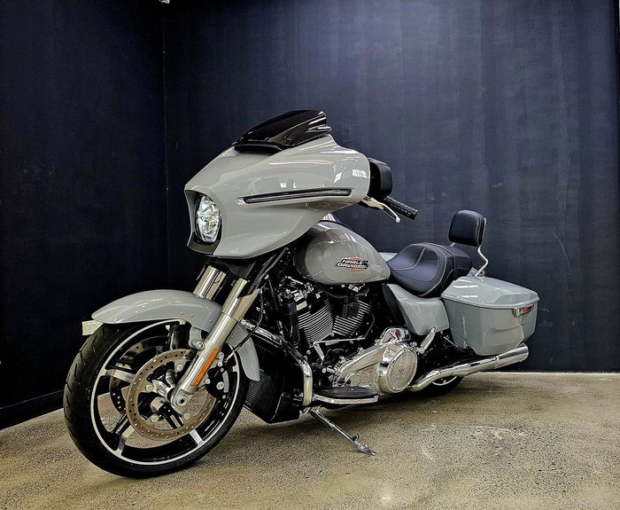 2025 Harley-Davidson Street Glide 117 (FLHX) Touring Grey