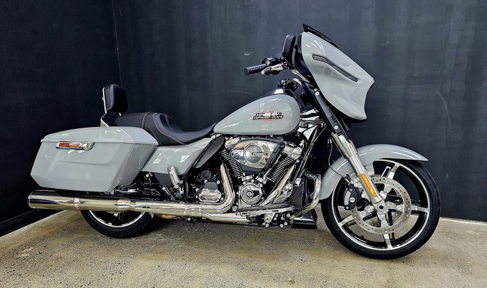 2025 Harley-Davidson Street Glide 117 (FLHX) Touring Grey