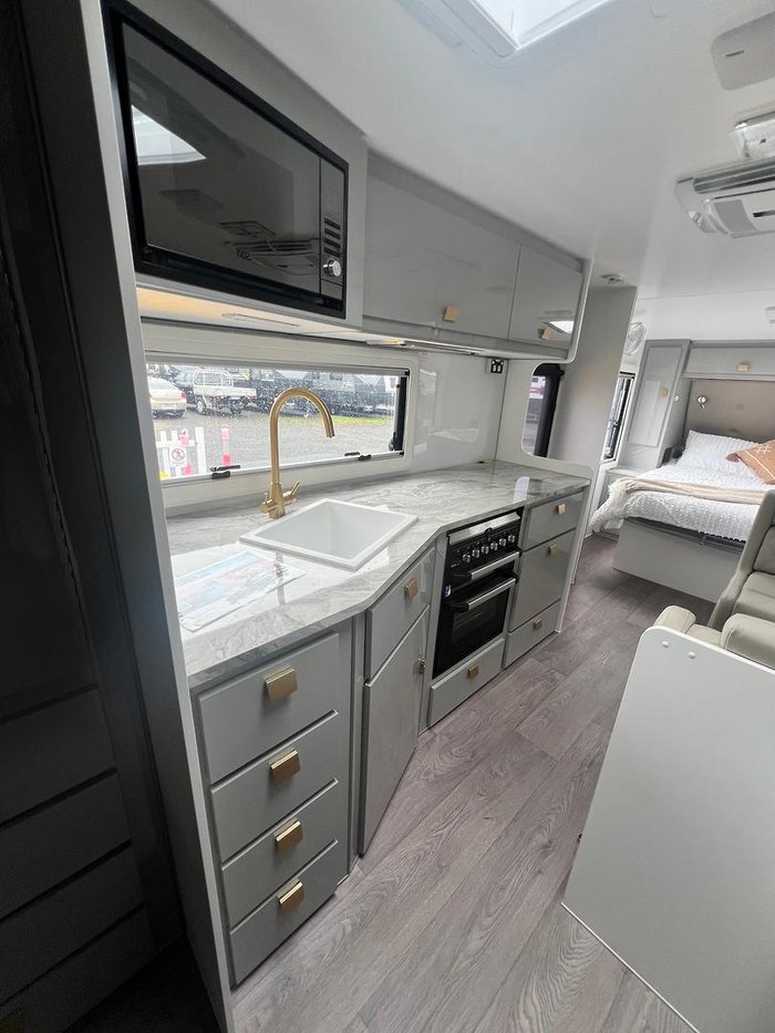 2025 JB Caravans Dirt Road Xtreme 22' Large Ensuite