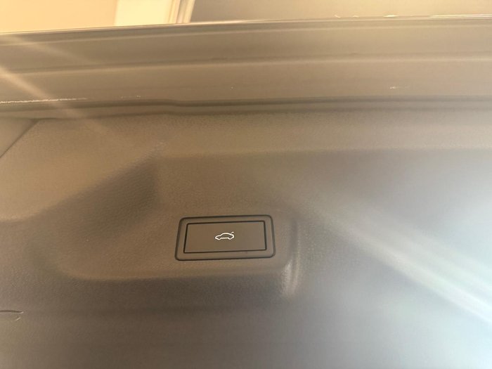 2025 Volkswagen ID. Buzz Cargo BEV550