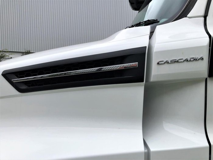 2025 Freightliner Cascadia 126 White