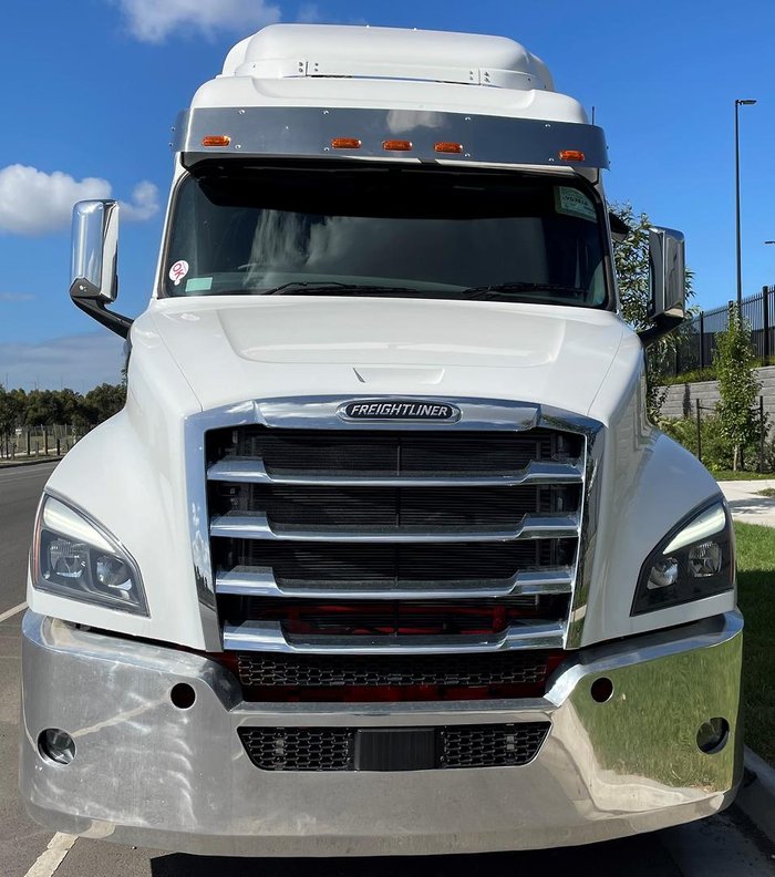 2025 Freightliner Cascadia 126 White