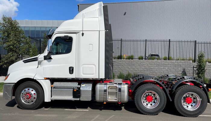 2025 Freightliner Cascadia 126 White