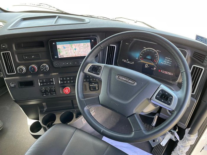 2025 Freightliner Cascadia 126 White