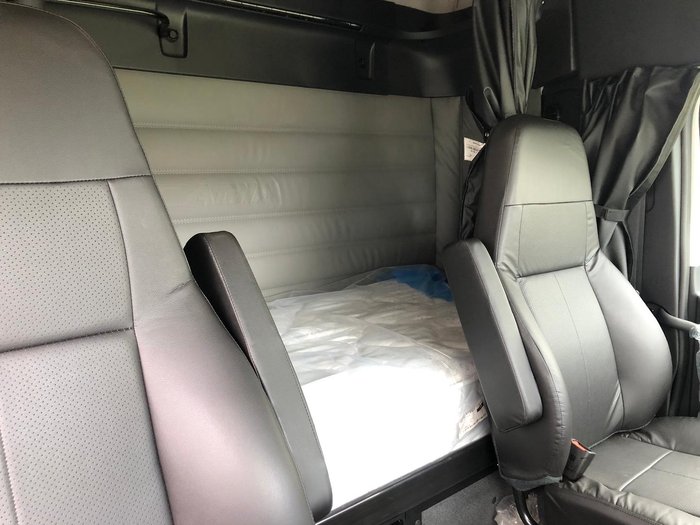 2025 Freightliner Cascadia 126 White