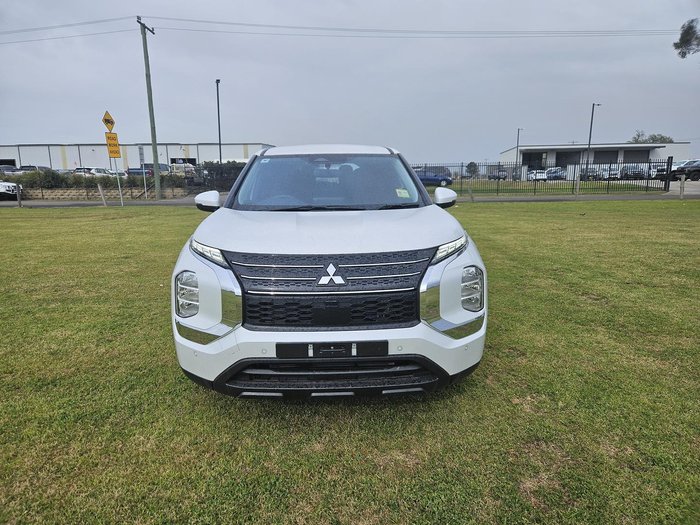 2024 Mitsubishi Outlander ES