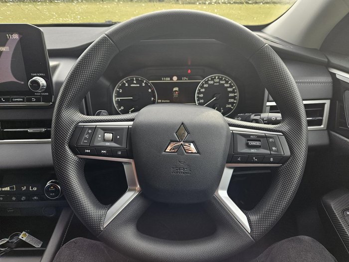 2024 Mitsubishi Outlander ES
