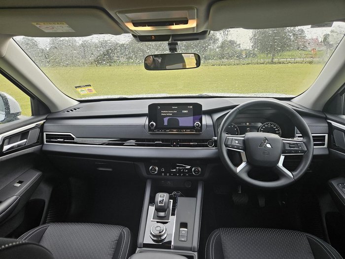 2024 Mitsubishi Outlander ES