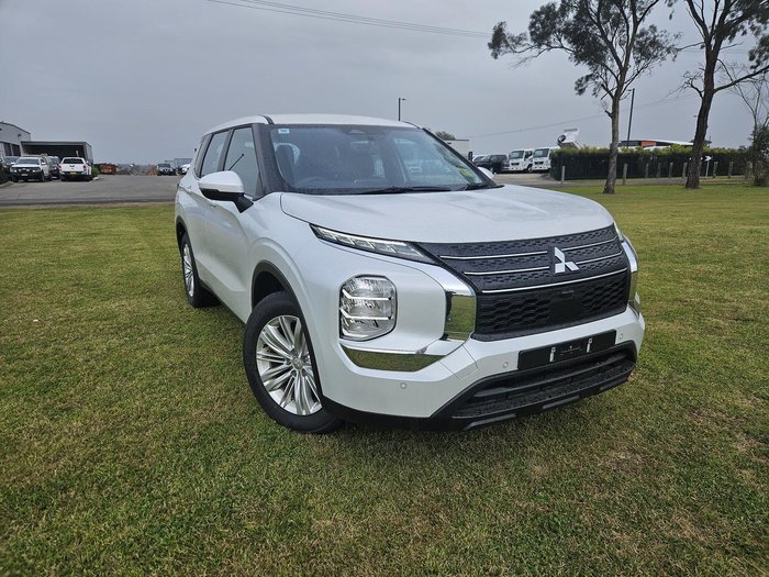 2024 Mitsubishi Outlander ES