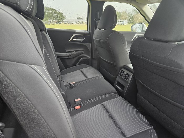 2024 Mitsubishi Outlander ES