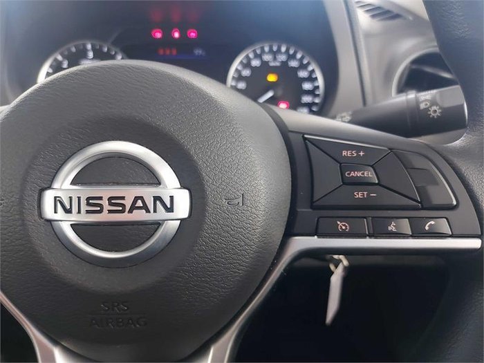 2022 Nissan Navara SL