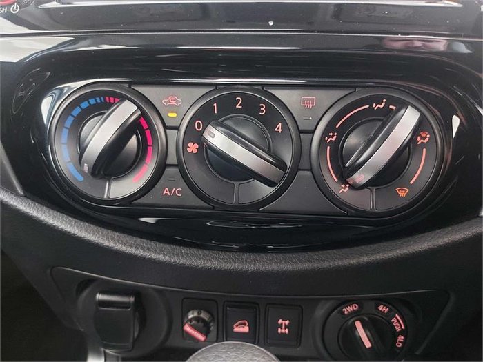 2022 Nissan Navara SL