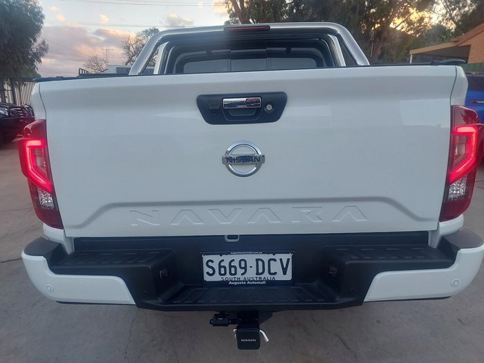 2024 Nissan Navara ST-X