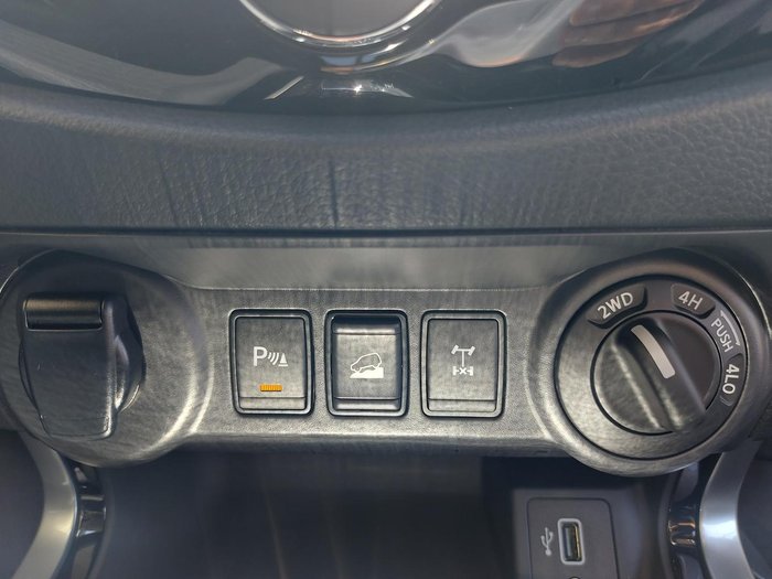 2024 Nissan Navara ST-X