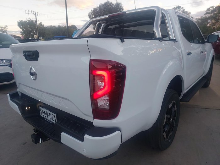 2024 Nissan Navara ST-X