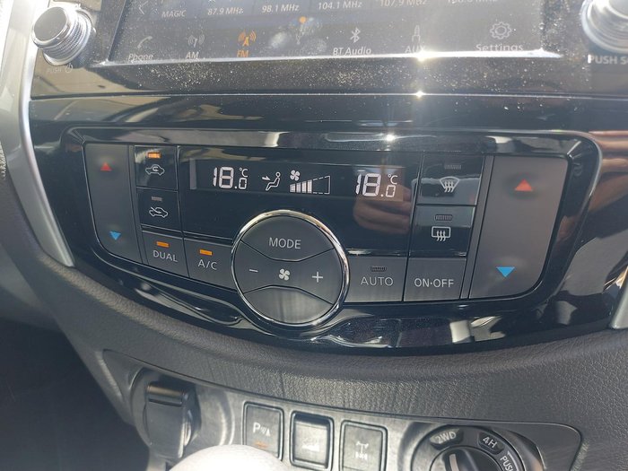 2024 Nissan Navara ST-X