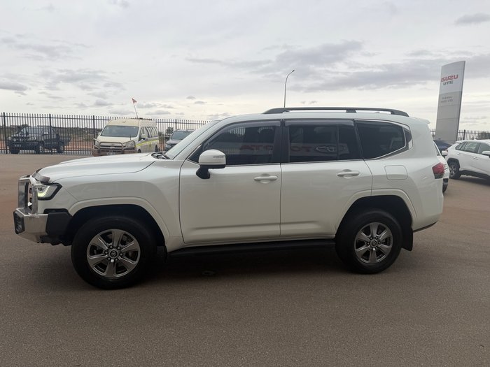 2021 Toyota LANDCRUISER VX White