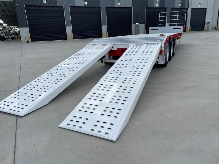 2025 CIMC 45' Drop Deck With Ramps (Single & Bifold Available) 