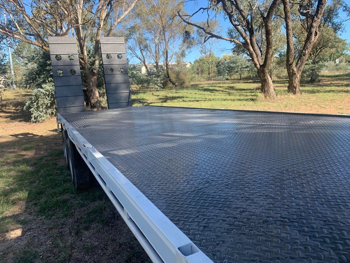 2015 Fuso 2427 6X2 Allison Auto Trans Beavertail White