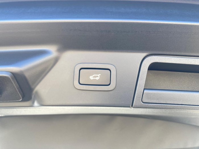 2019 Land Rover Range Rover Velar D240 HSE L560 MY19.5 AWD Indus Silver