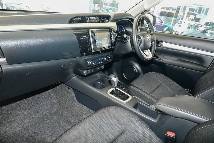2020 Toyota Hilux SR5