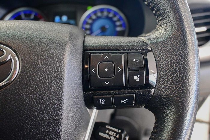 2020 Toyota Hilux SR5