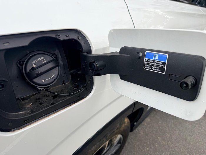 2025 MG HS Essence AS33 MY25 Pearl White