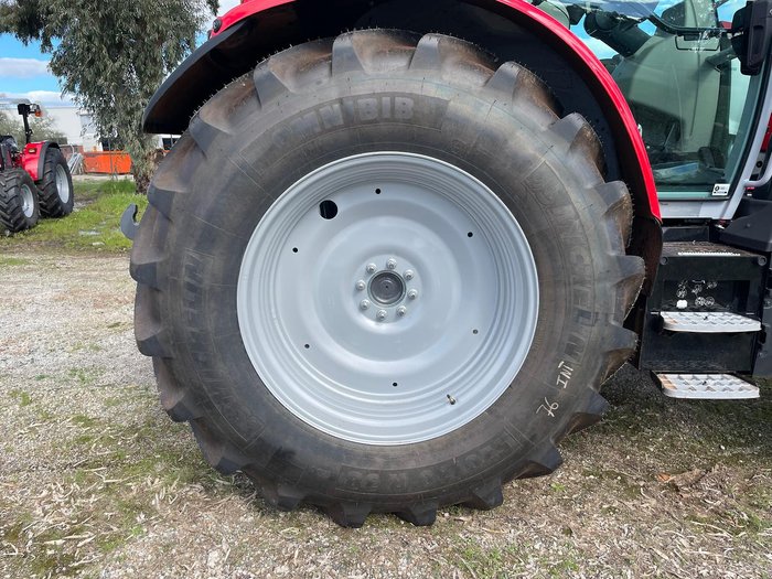 Massey Ferguson 5S.135 Dyna-6 Efficient Tractor 135Hp