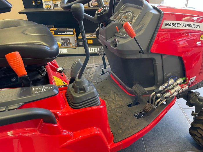 2023 Massey Ferguson Gc1723e 23Hp Compact Tractor