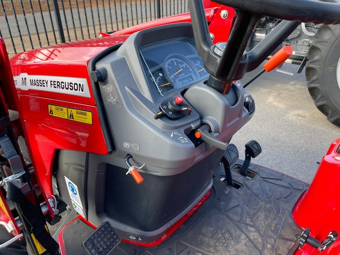 2023 Massey Ferguson Gc1723e 23Hp Compact Tractor