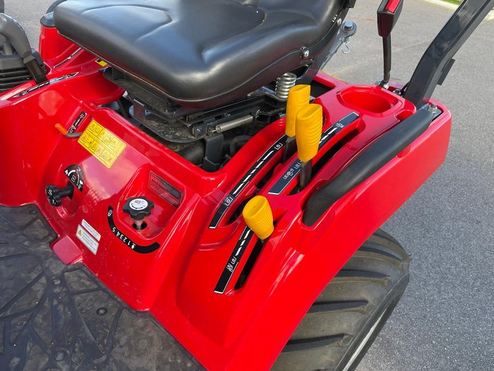2023 Massey Ferguson Gc1723e 23Hp Compact Tractor