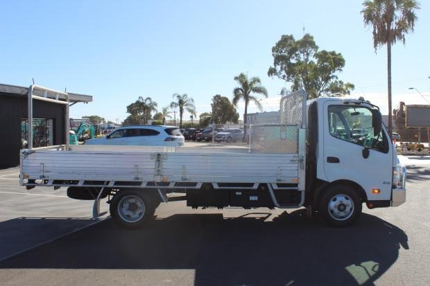 2017 Hino 616 - 300 Series