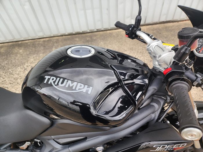 2015 Triumph Speed Triple 1050 ABS Speed Triple Black