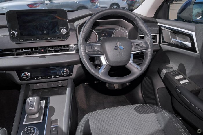 2024 Mitsubishi Outlander LS