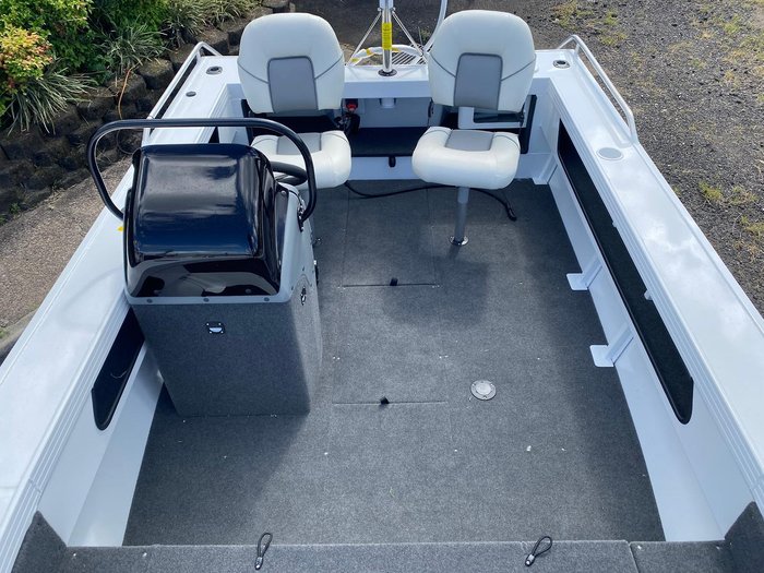 2025 QUINTREX 520 Top Ender Pro