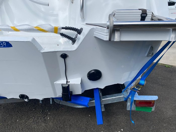 2025 QUINTREX 520 Top Ender Pro